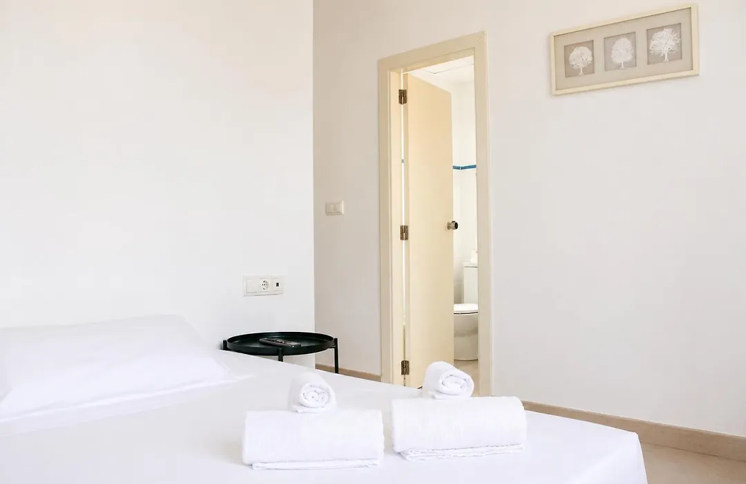 Malvarrosa Beach Rooms-1