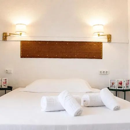 Malvarrosa Beach Rooms-2